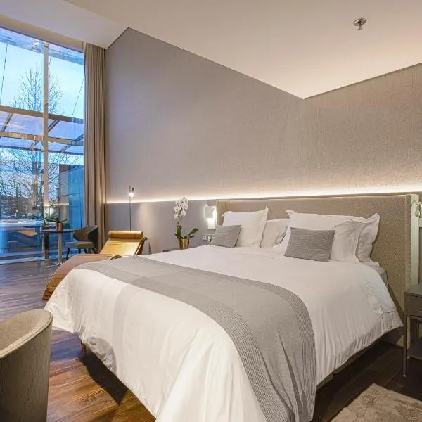 Suryaa Hotel Pinhais, Curio Collection by Hilton