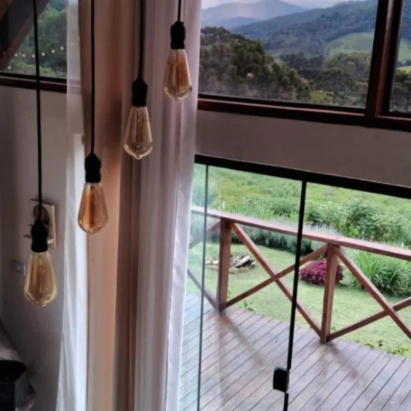 Chalé com vidros e hidromassagem