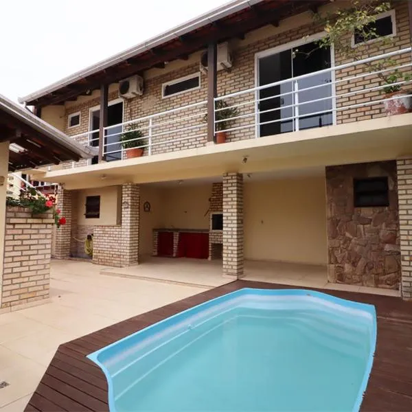 casa com piscina pertinho da praia