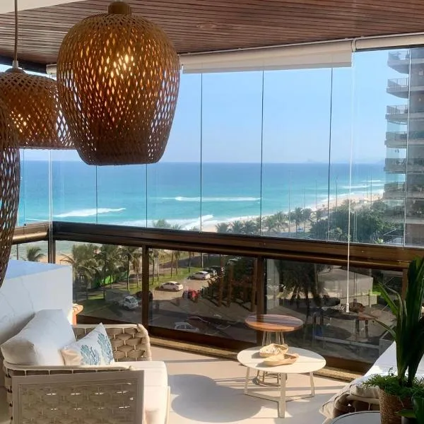 Lindo apto no melhor lugar da Barra da Tijuca! Com uma vista de tirar o fôlego, frente para o mar! Totalmente equipado e decorado ao lado dos melhores hotéis e quiosques da Barra! Portaria 24h, piscina, sauna, Jacuzzi, academia, garagem, Wi-Fi, lavanderia