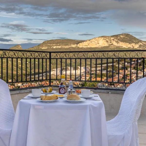 Diamantina Falls Boutique Hotel