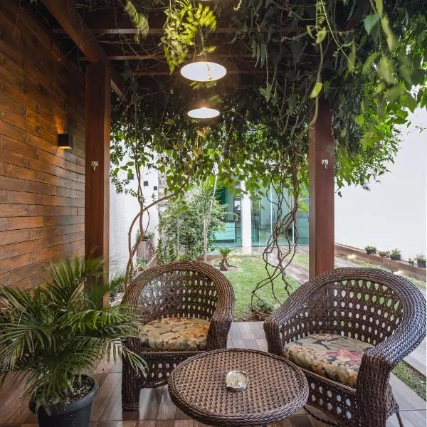 Sobrado Luxo com Hidromassagem, Terraço e Lareira